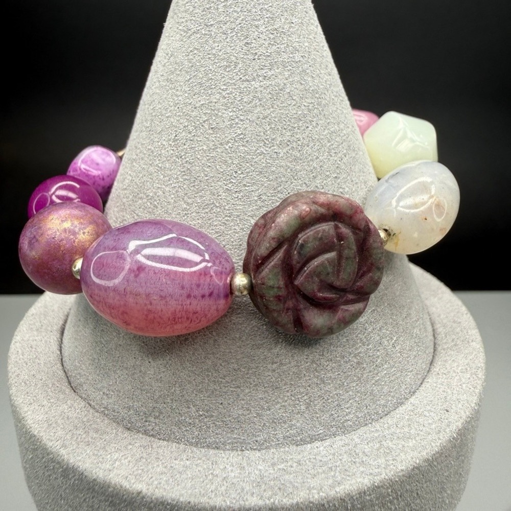 Vintage Stone Bead Bracelet Purple White Carved Rose Boho Romantic 6.25"